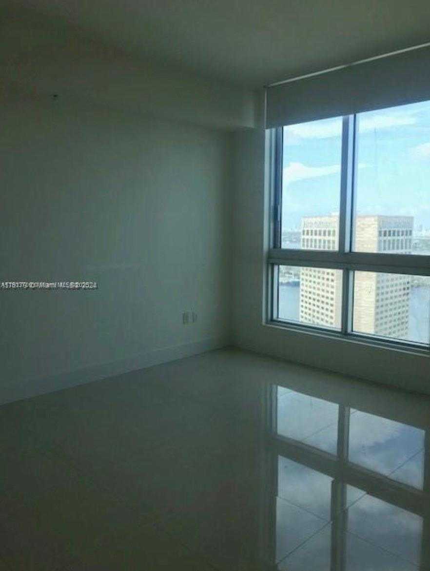 Small Image of 300 SOUTH BISCAYNE BLVD #T-3212, Miami Number 5