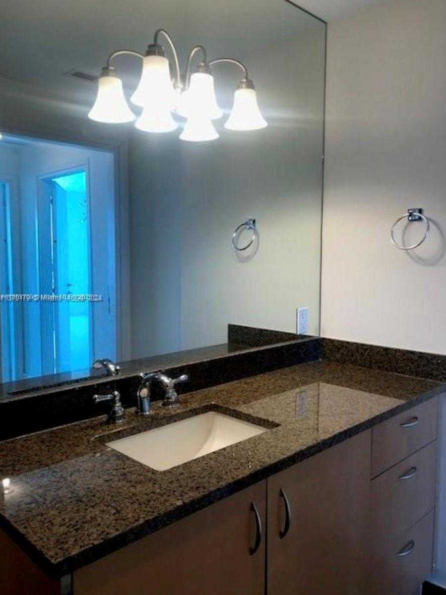 Small Image of 300 SOUTH BISCAYNE BLVD #T-3212, Miami Number 7