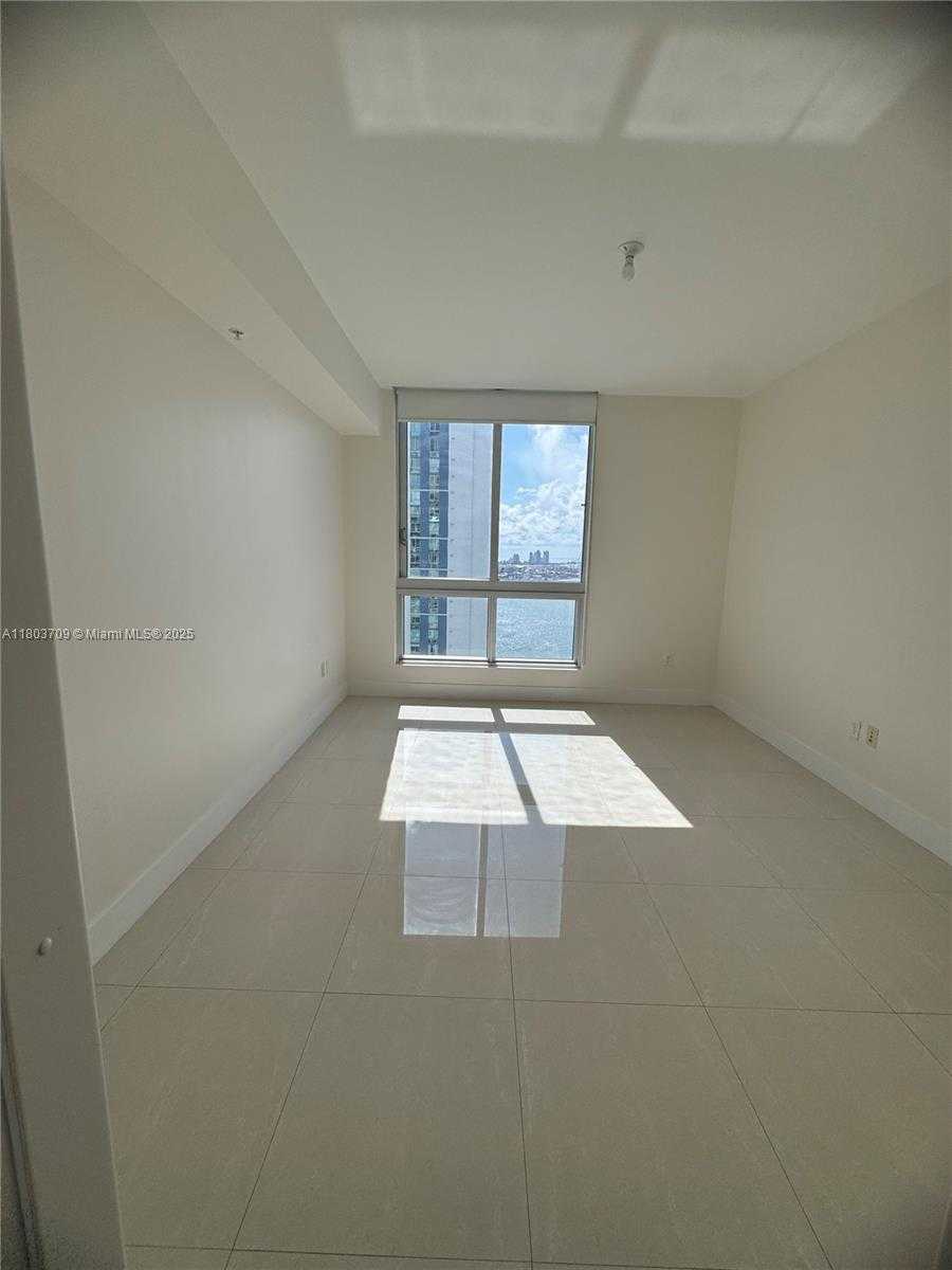 Small Image of 300 SOUTH BISCAYNE BLVD #T-3212, Miami Number 9