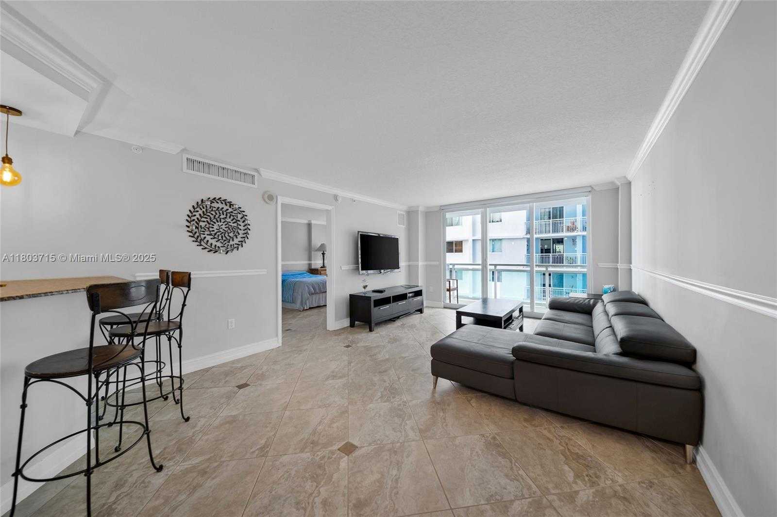 Small Image of 6917 COLLINS AVE #708, Miami Beach Number 14