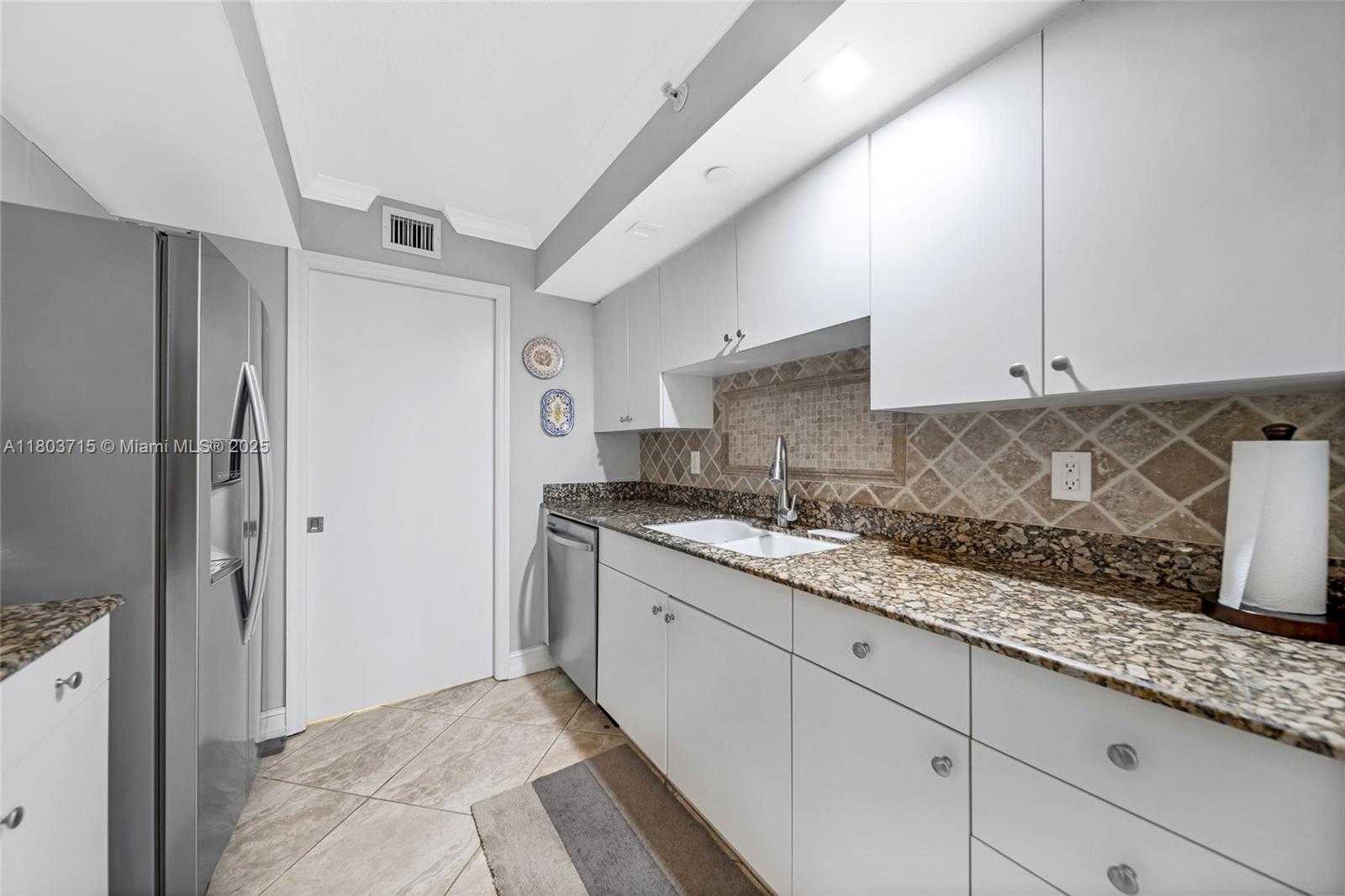 Small Image of 6917 COLLINS AVE #708, Miami Beach Number 3