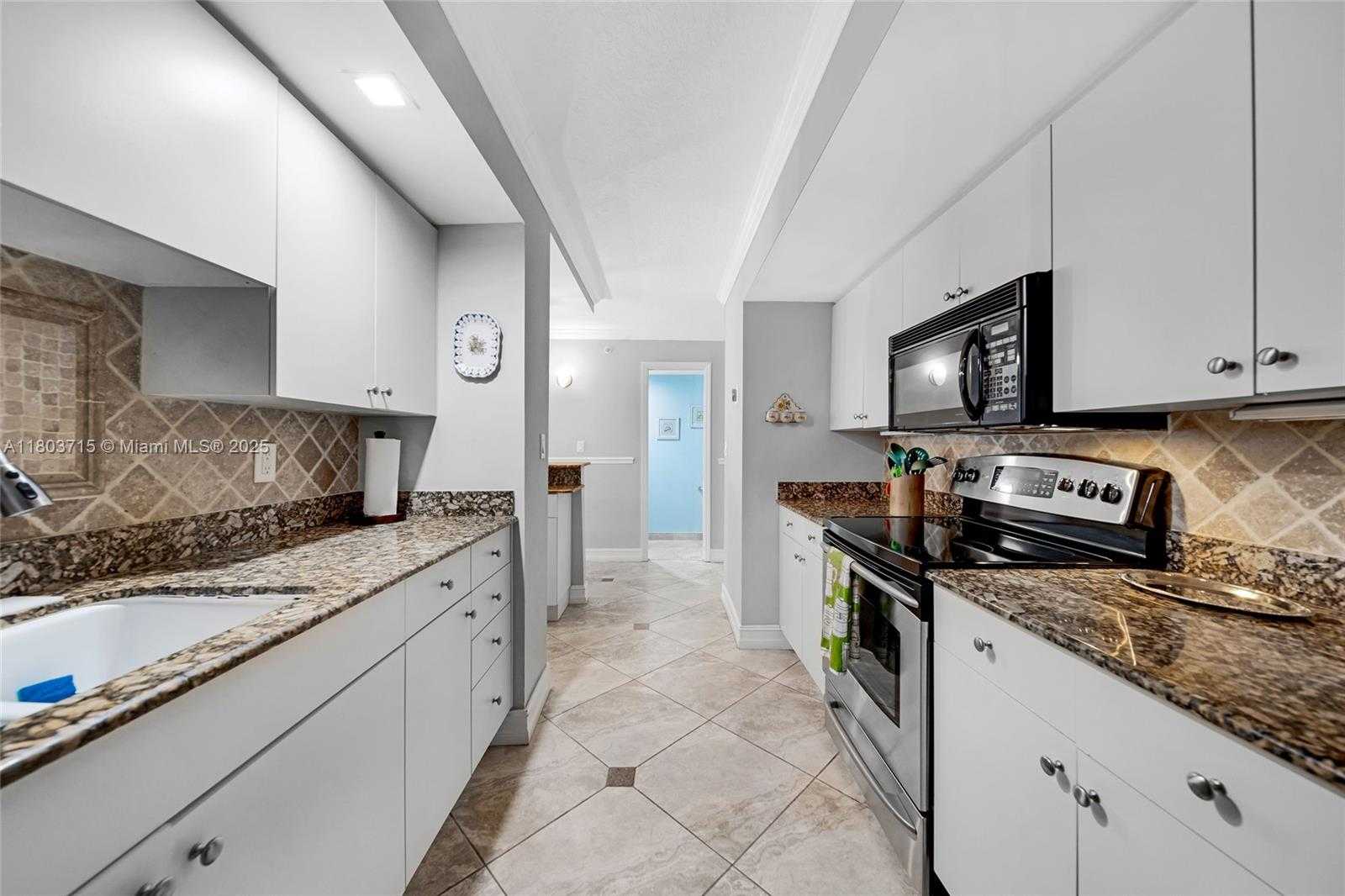 Small Image of 6917 COLLINS AVE #708, Miami Beach Number 4