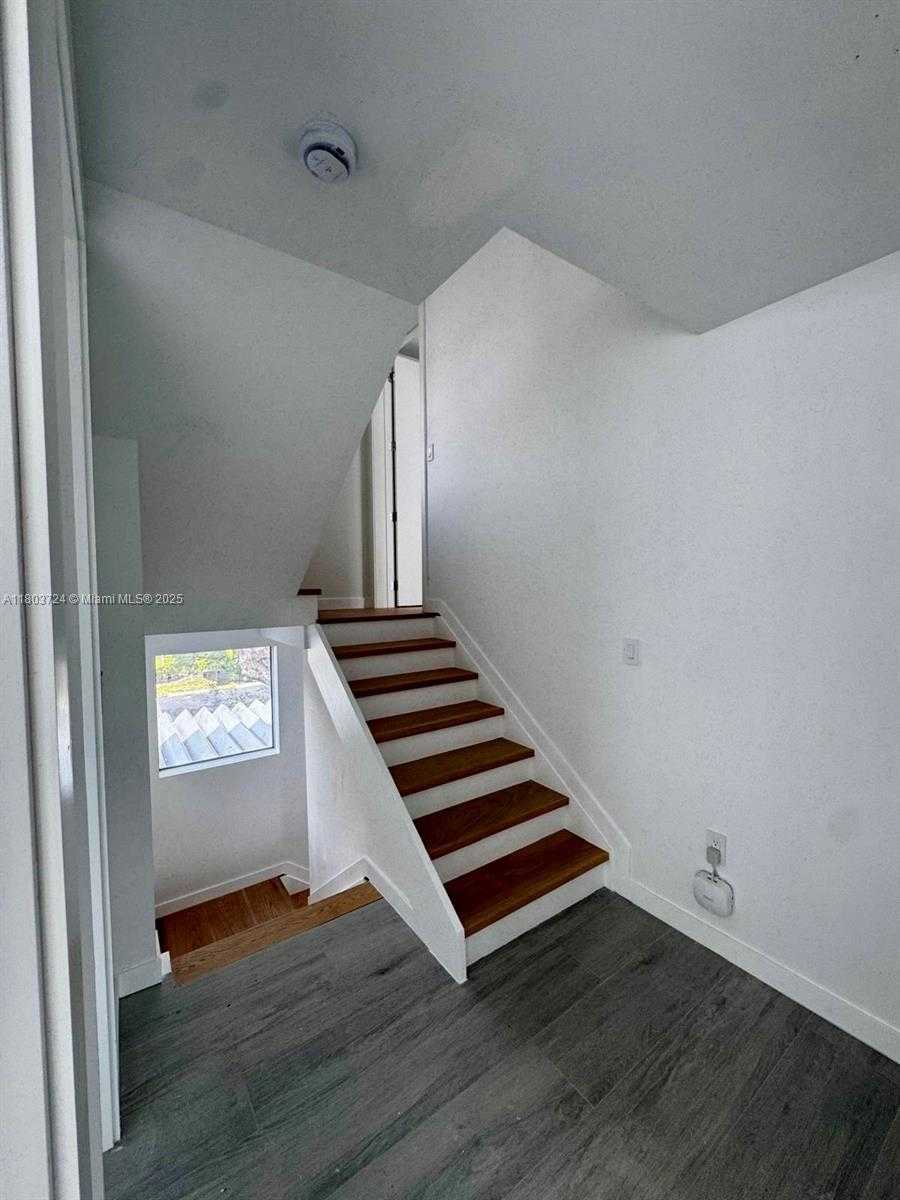 Small Image of 3604 DAY AVE #3604, Miami Number 10