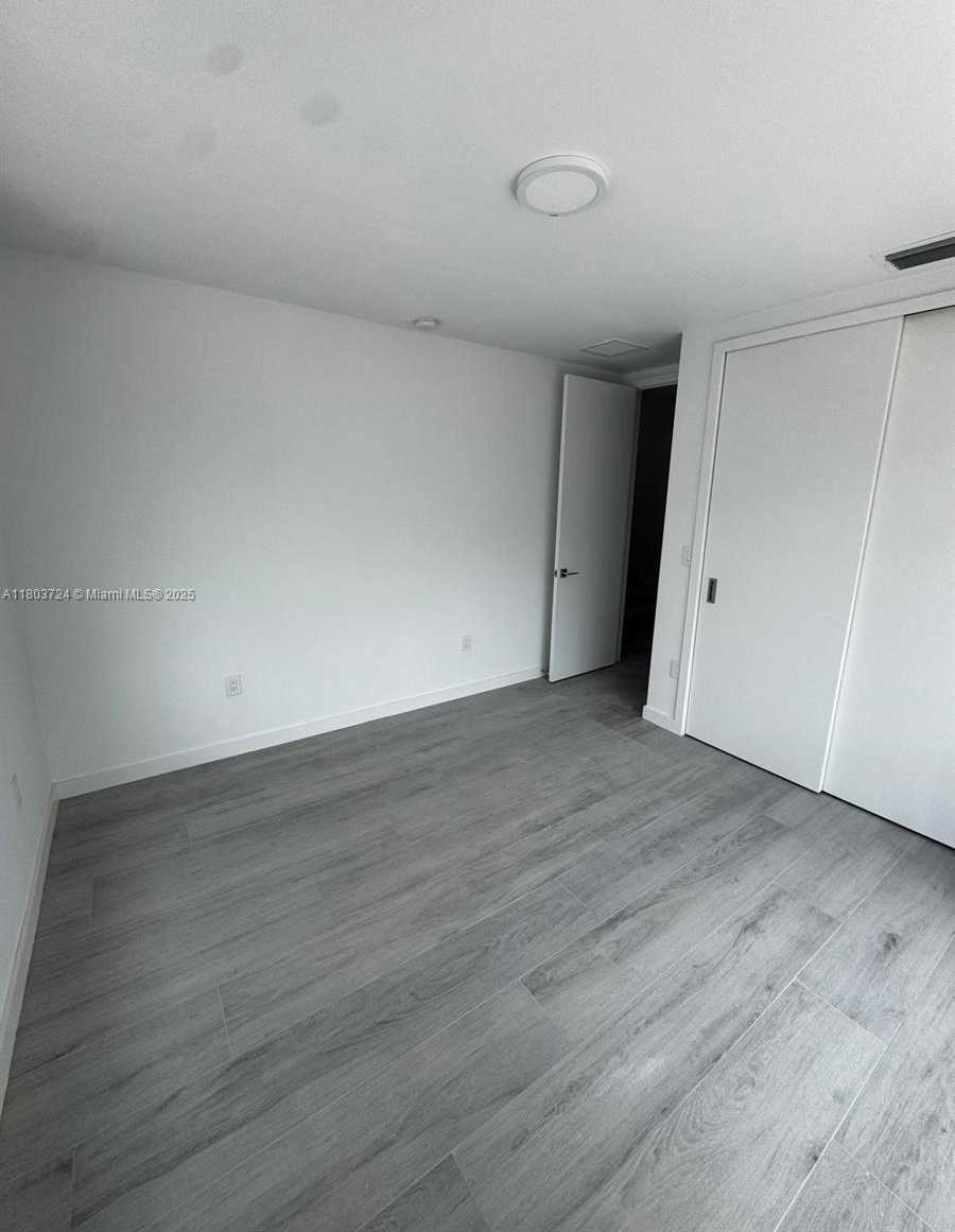 Small Image of 3604 DAY AVE #3604, Miami Number 12