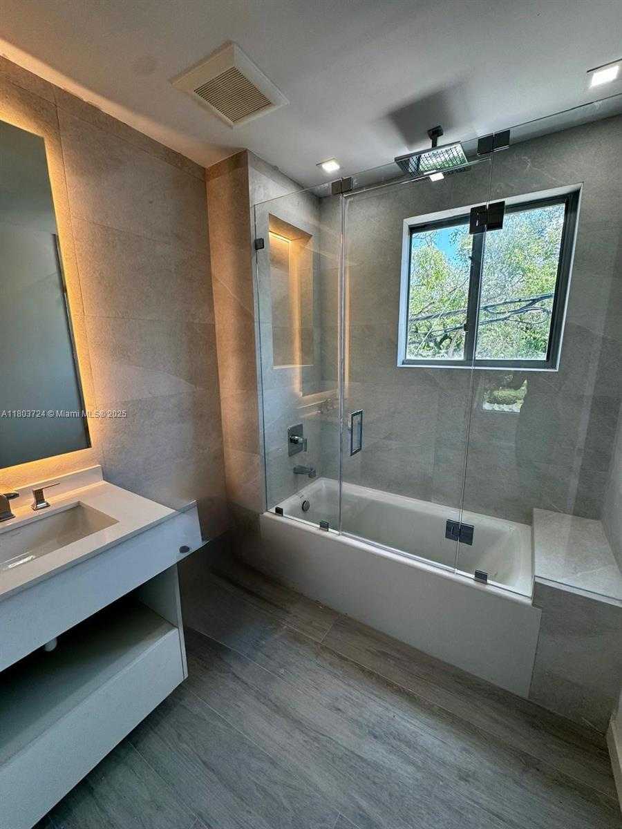 Small Image of 3604 DAY AVE #3604, Miami Number 15