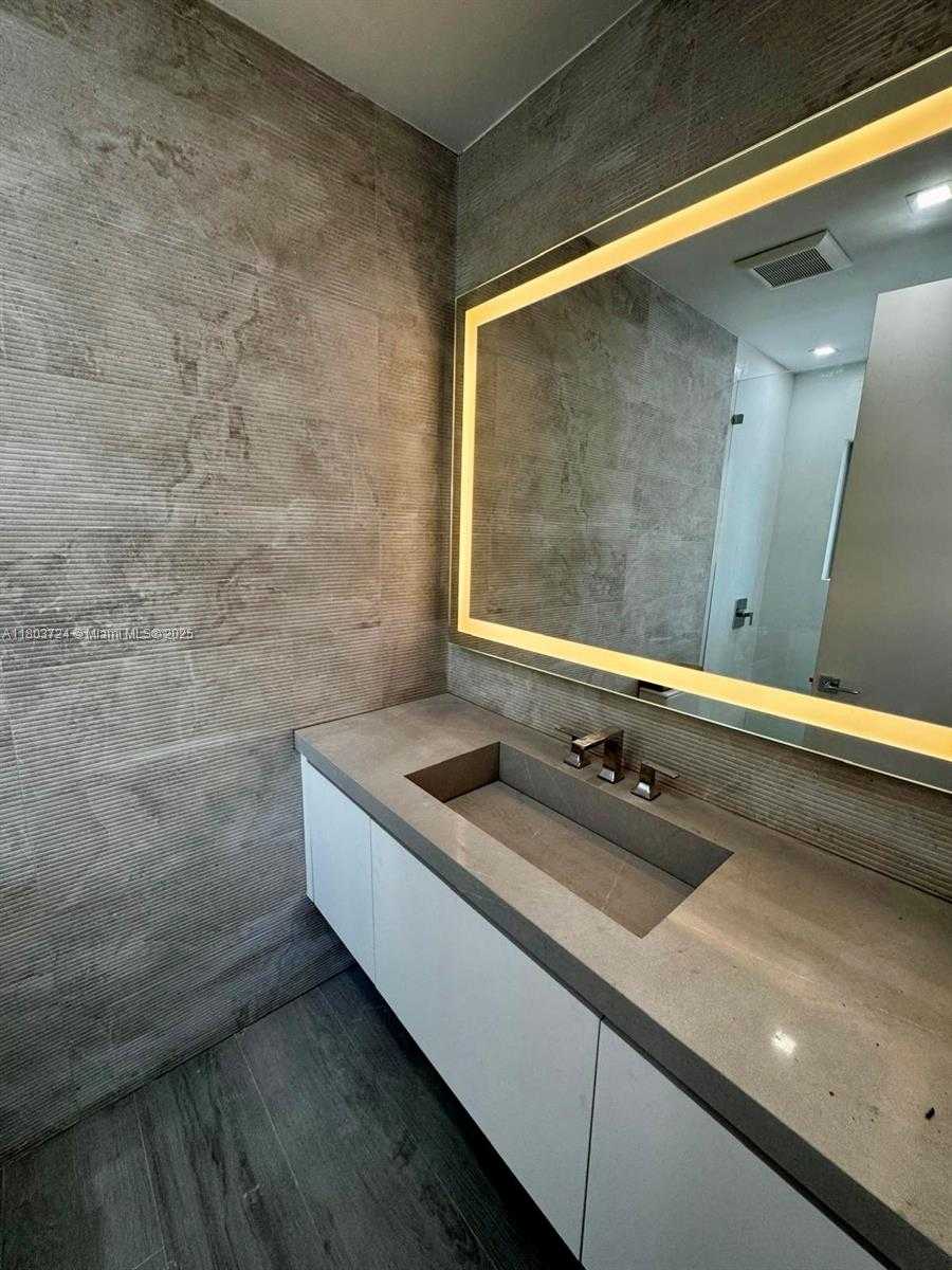 Small Image of 3604 DAY AVE #3604, Miami Number 16