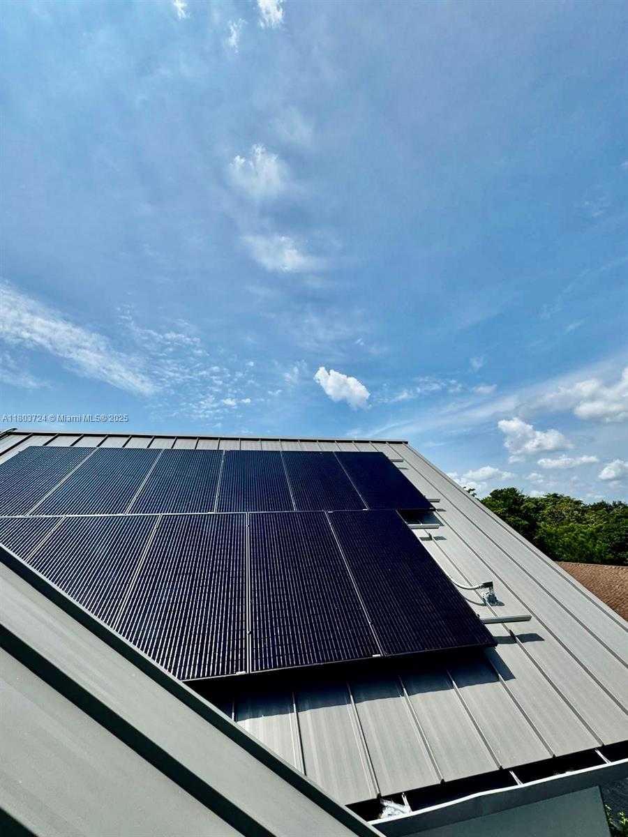 Small Image of 3604 DAY AVE #3604, Miami Number 17