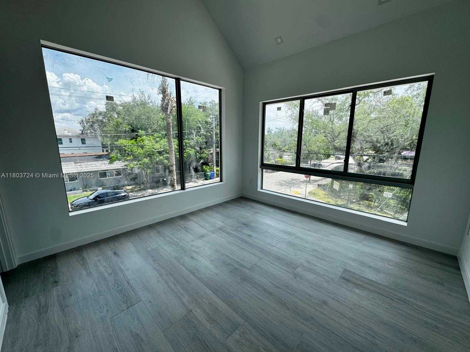 Small Image of 3604 DAY AVE #3604, Miami Number 8