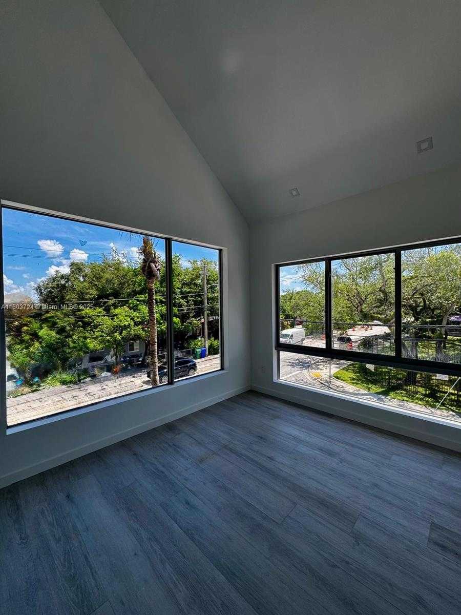 Small Image of 3604 DAY AVE #3604, Miami Number 9