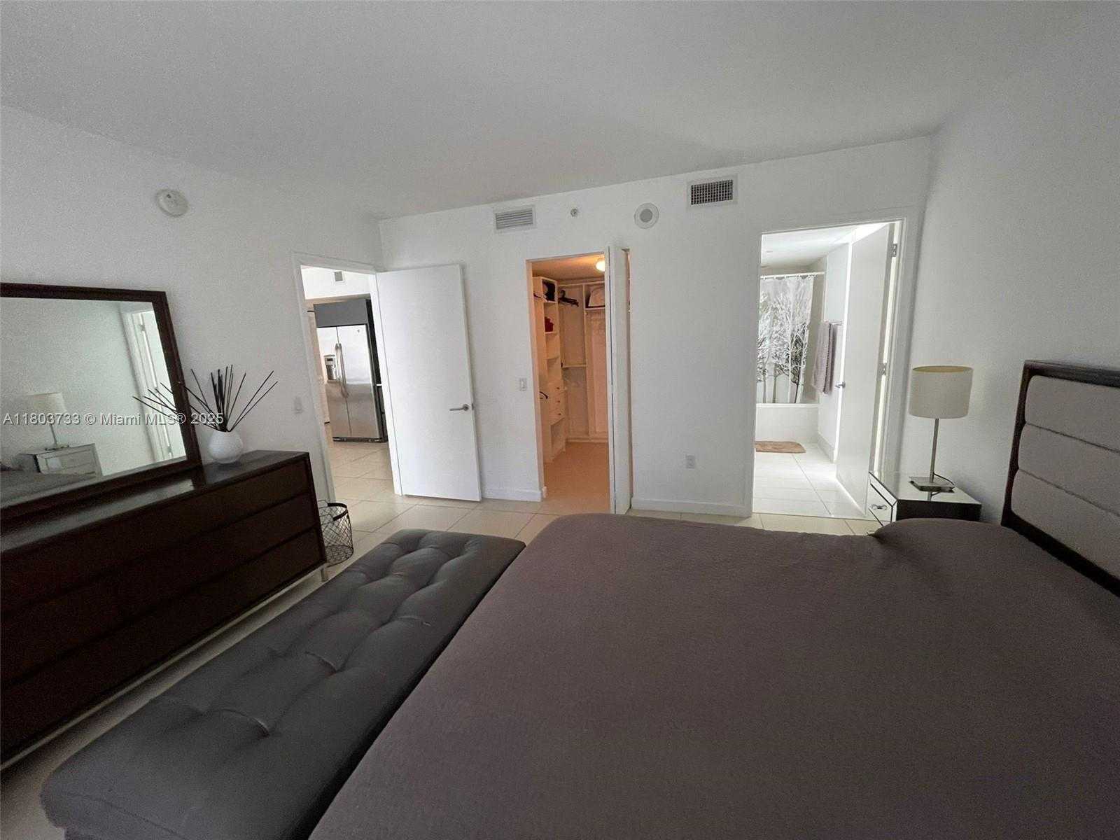 Small Image of 31 #907, Miami Number 5