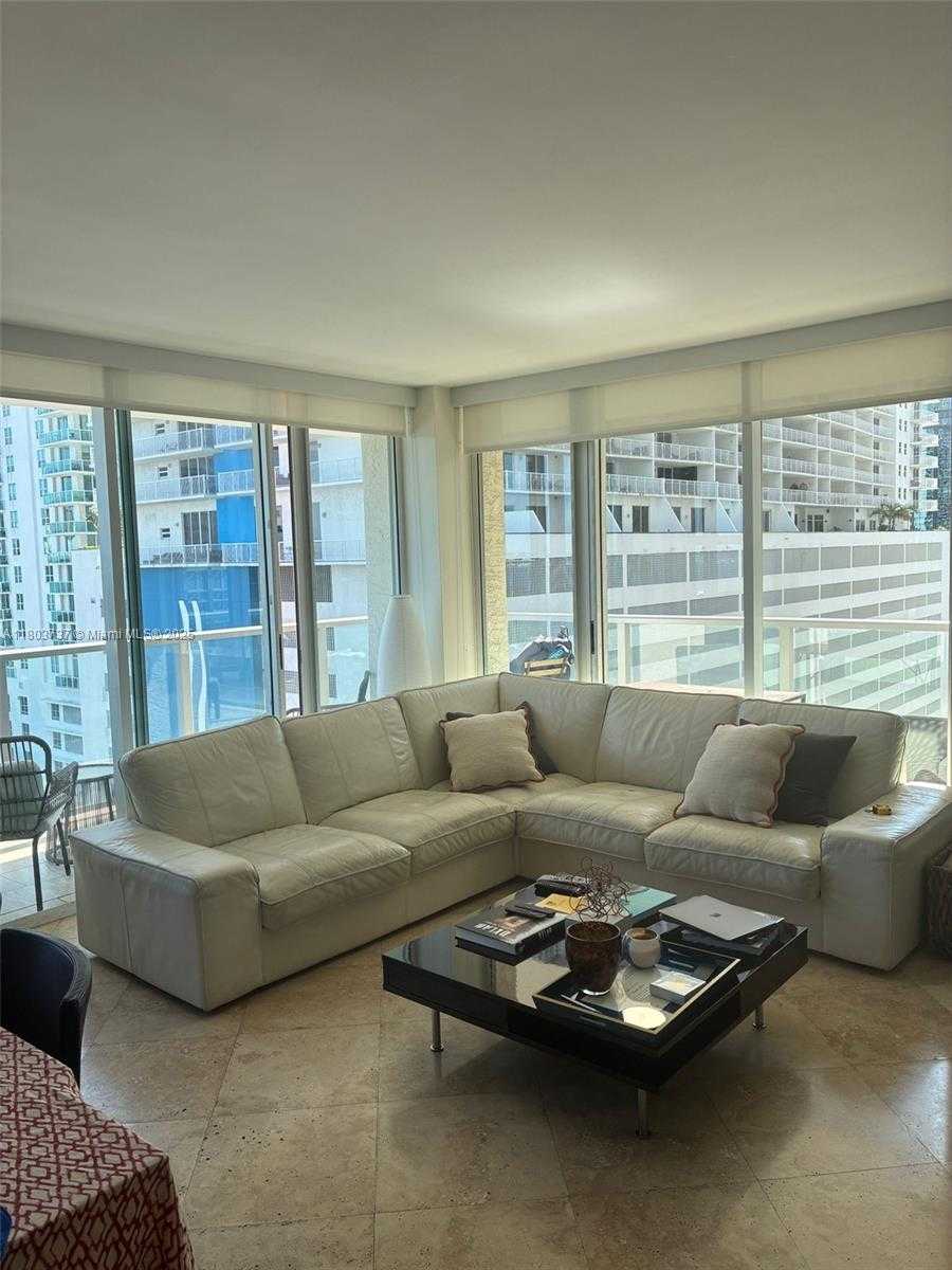 Small Image of 1155 BRICKELL BAY DR #1101, Miami Number 3