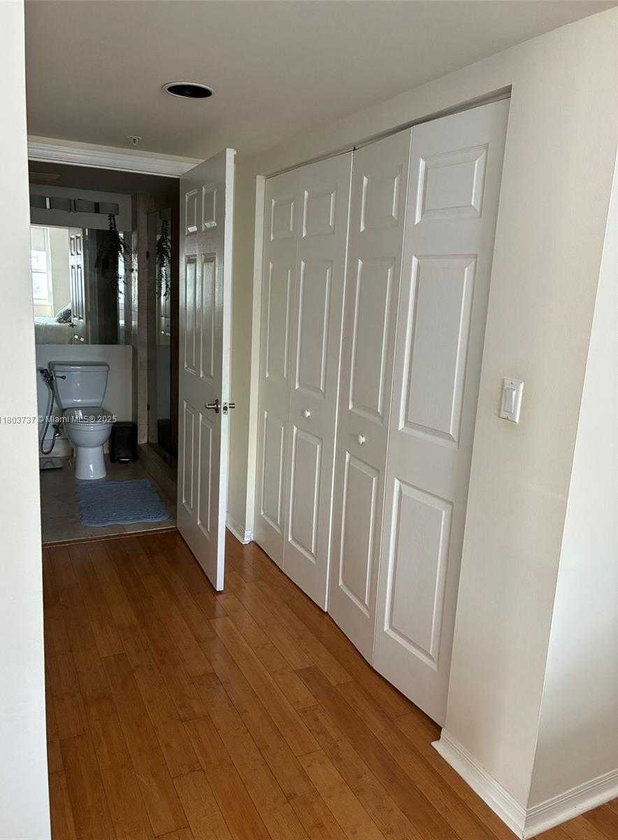 Small Image of 1155 BRICKELL BAY DR #1101, Miami Number 8