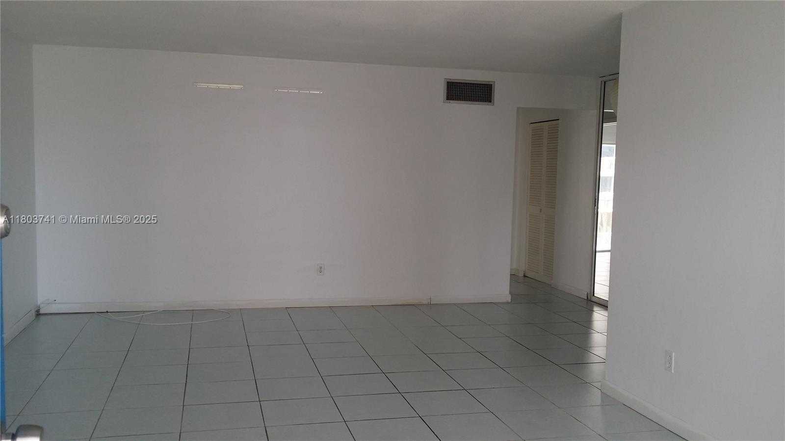 Small Image of 1340 LINCOLN RD #706, Miami Beach Number 3