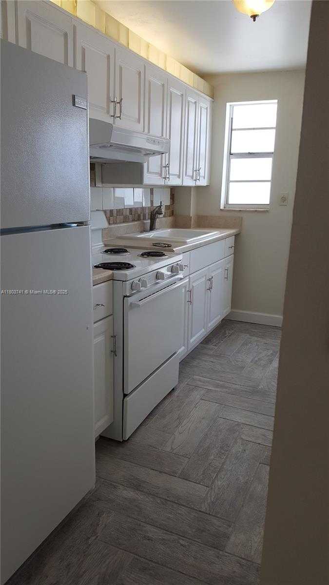 Small Image of 1340 LINCOLN RD #706, Miami Beach Number 5