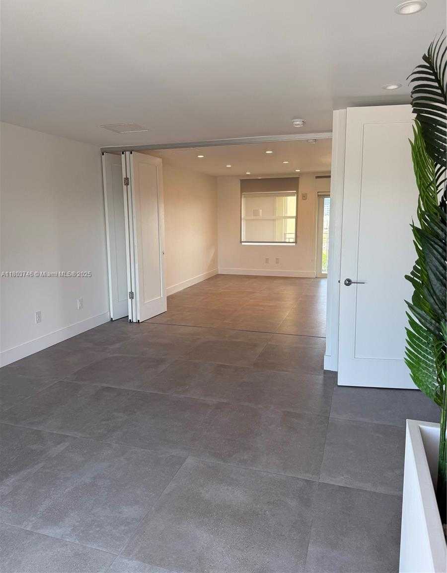 Small Image of 363 WASHINGTON AVE #64, Miami Beach Number 7