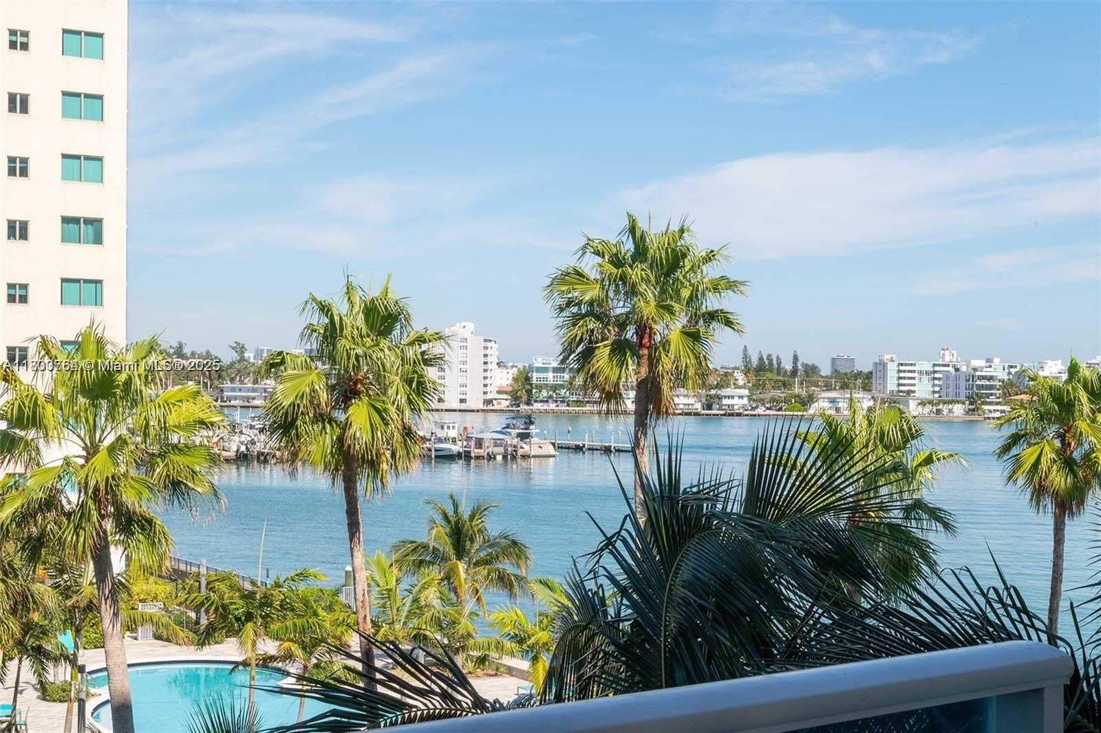 Small Image of 7501 S Treasure Dr, North Bay Village, FL 33141, USA Number 16