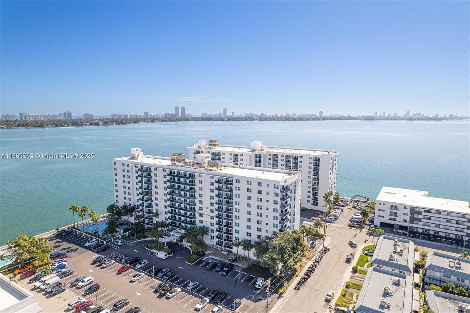 Small Image of 7501 S Treasure Dr, North Bay Village, FL 33141, USA Number 19