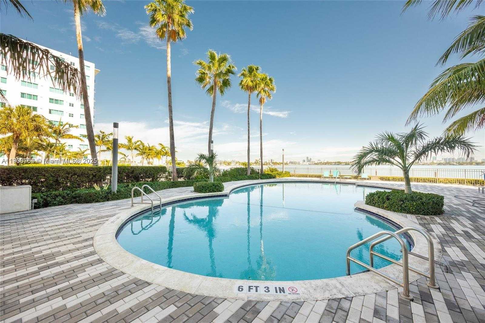 Small Image of 7501 S Treasure Dr, North Bay Village, FL 33141, USA Number 22