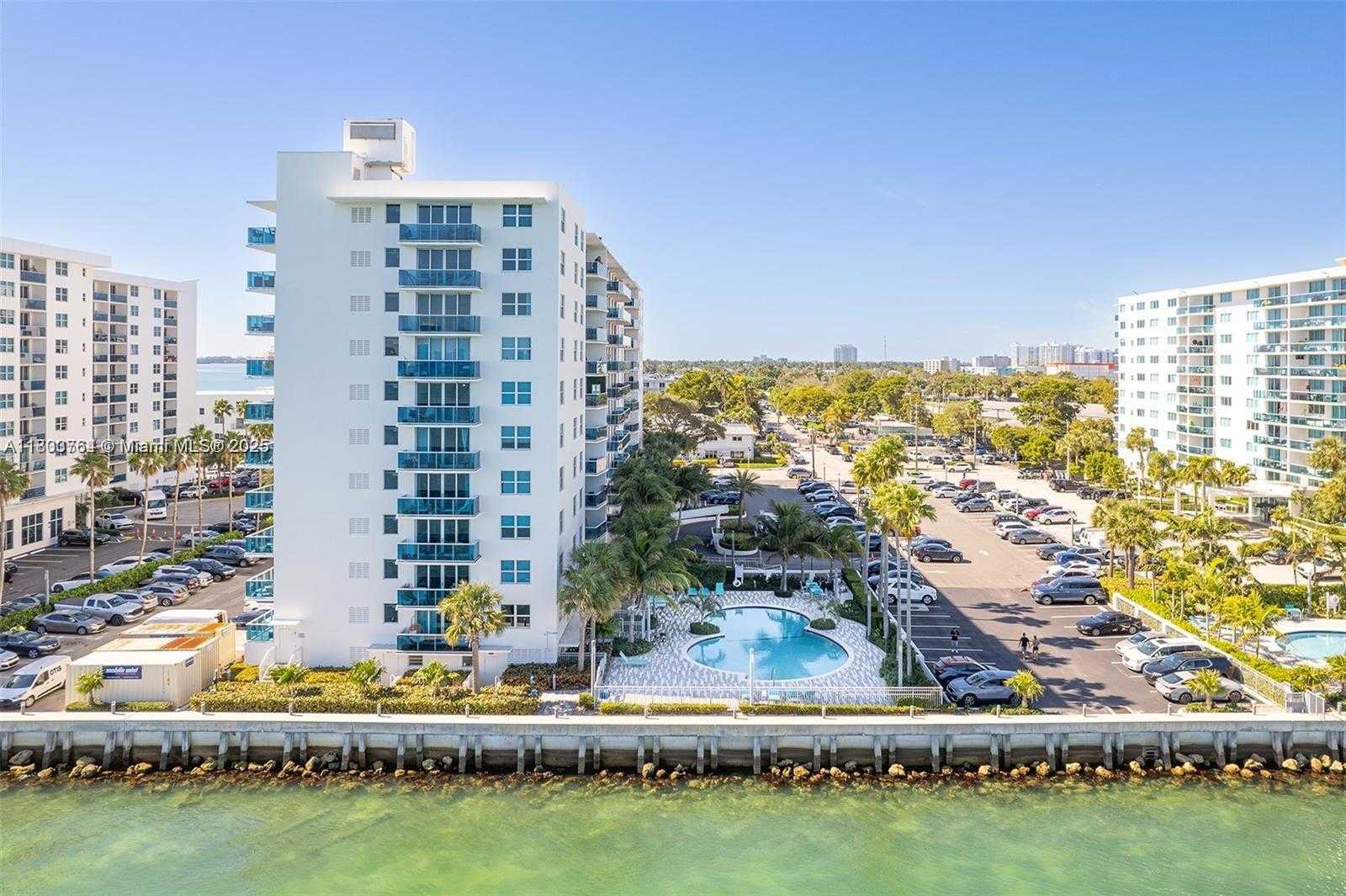 Small Image of 7501 S Treasure Dr, North Bay Village, FL 33141, USA Number 24