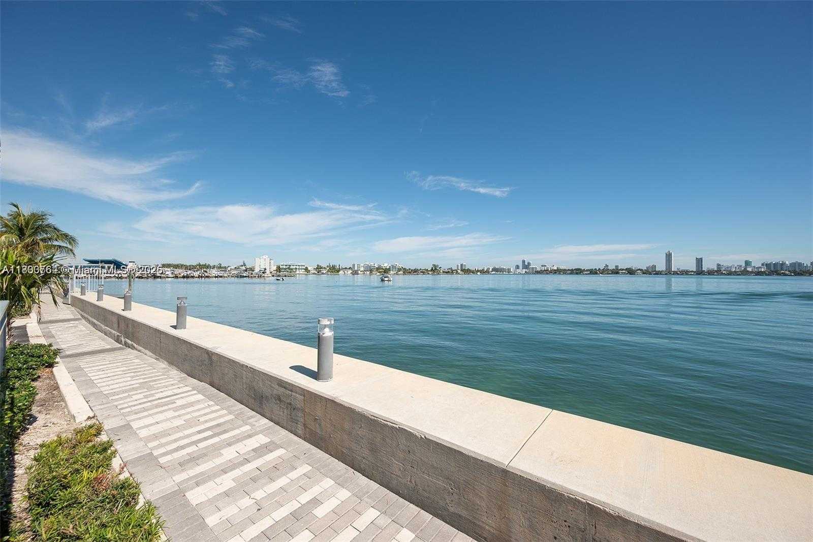 Small Image of 7501 S Treasure Dr, North Bay Village, FL 33141, USA Number 25