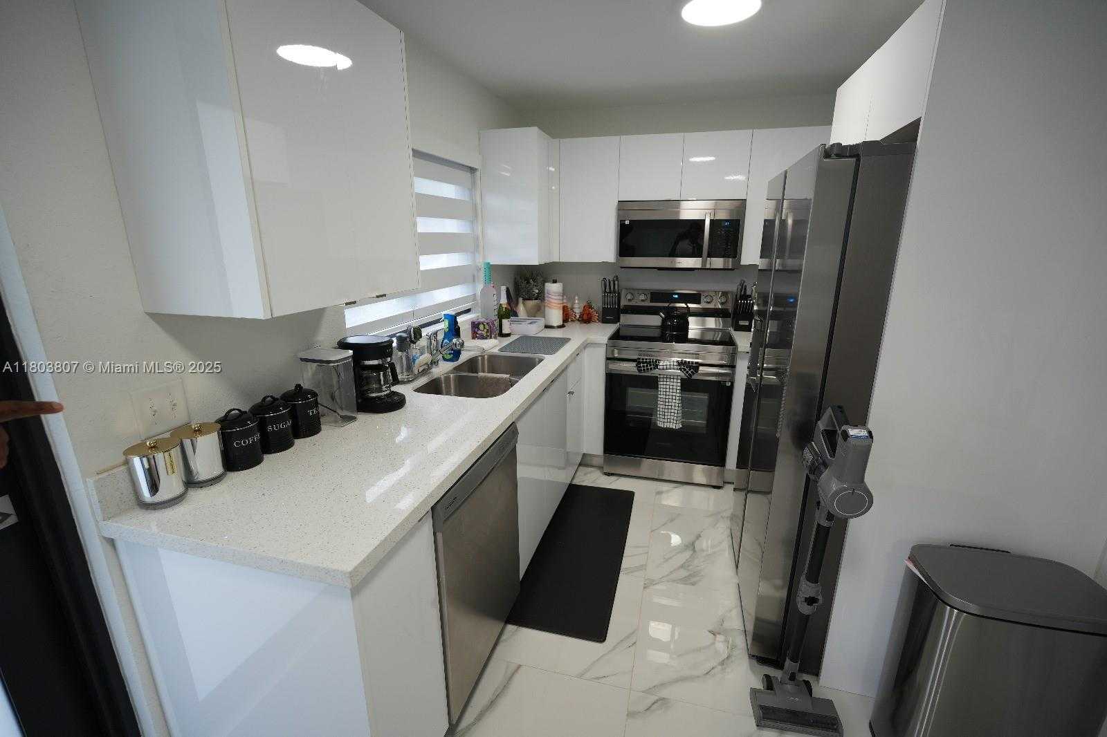 Small Image of 1805 NORTH WEST 112TH ST #Room A, North Miami Number 4
