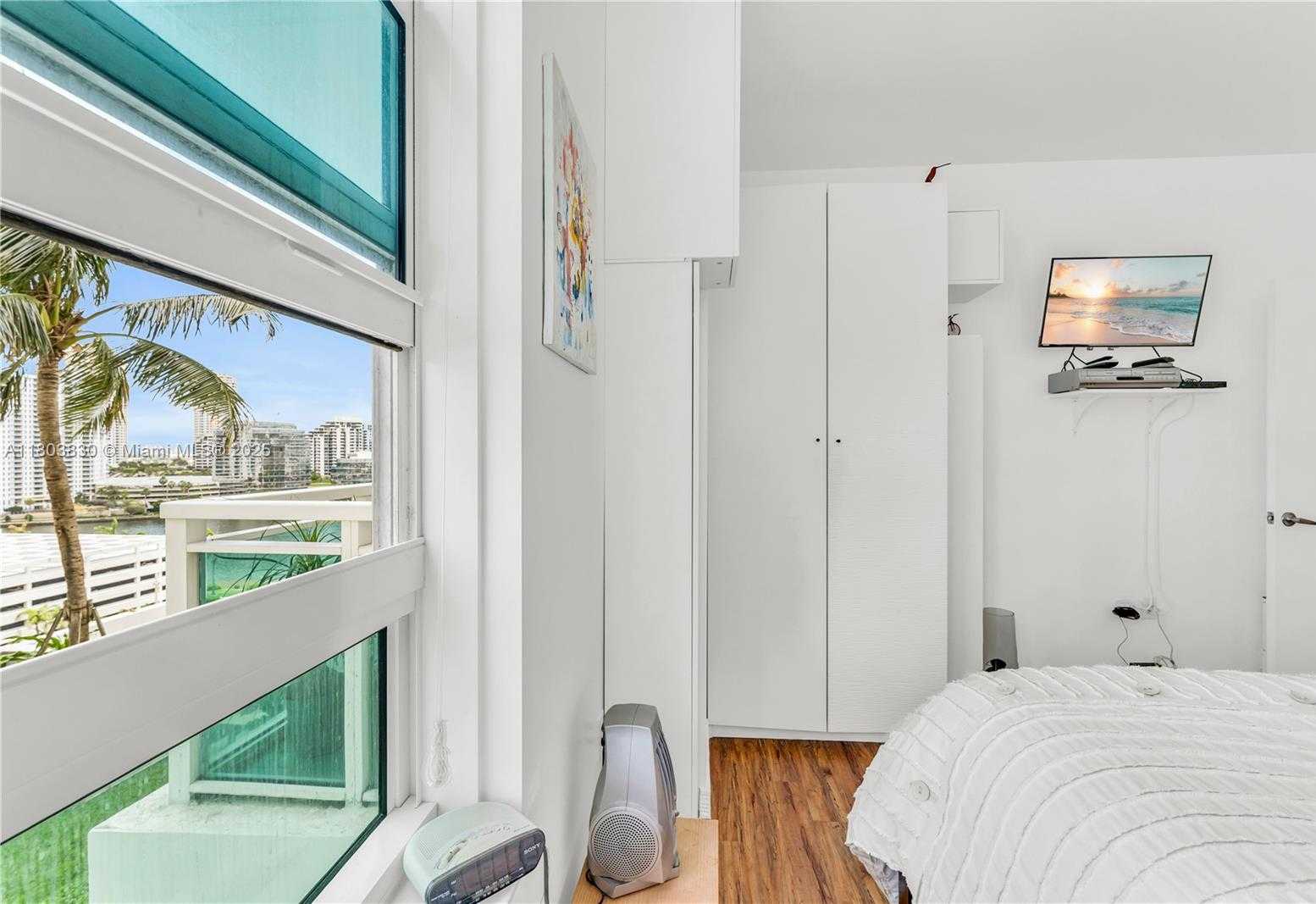 Small Image of 950 BRICKELL BAY DR #1108, Miami Number 12