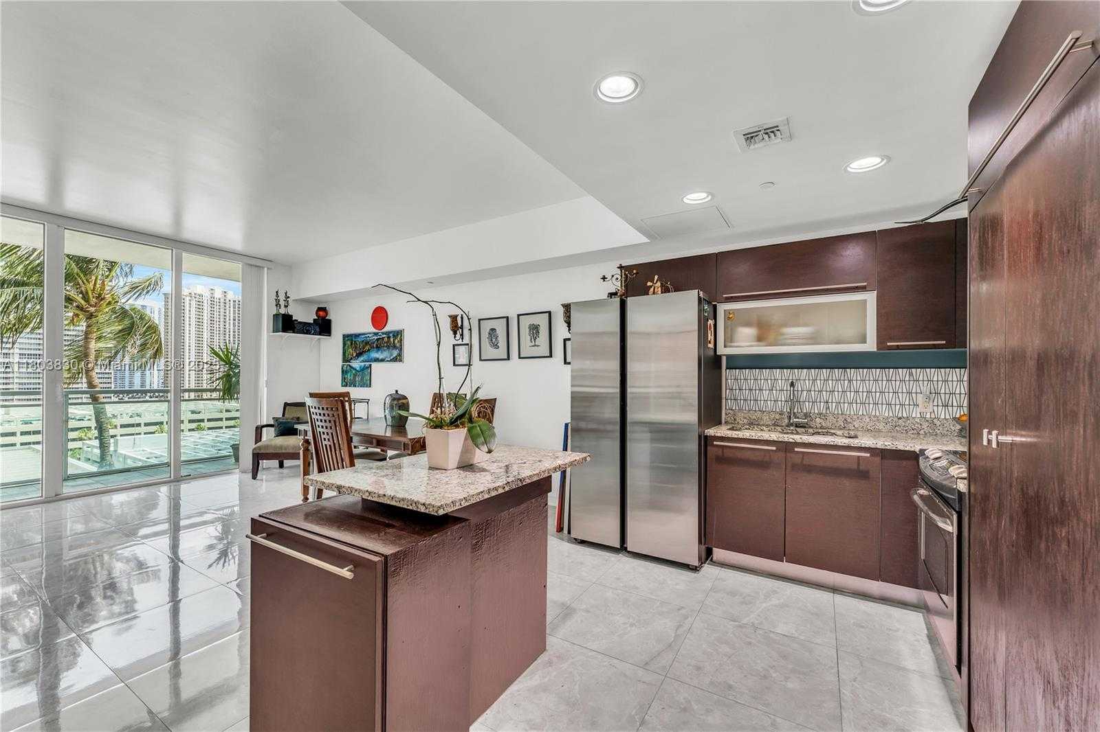 Small Image of 950 BRICKELL BAY DR #1108, Miami Number 2
