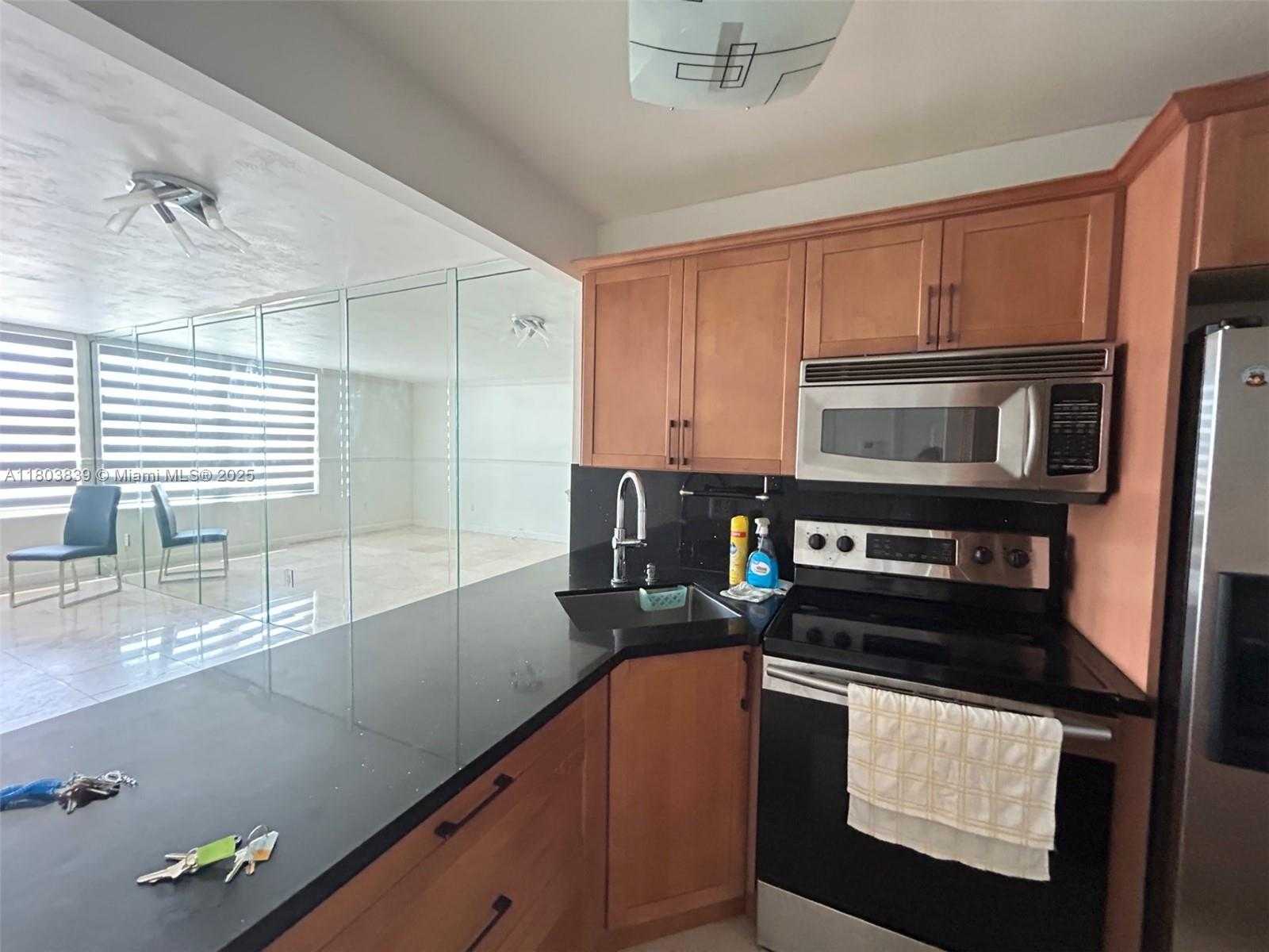 Small Image of 2899 COLLINS AVE #1538, Miami Beach Number 3
