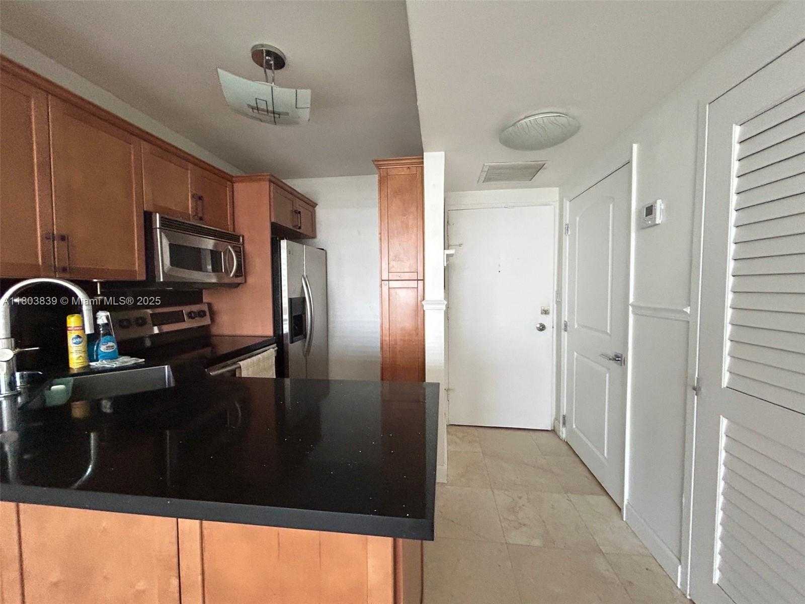 Small Image of 2899 COLLINS AVE #1538, Miami Beach Number 4