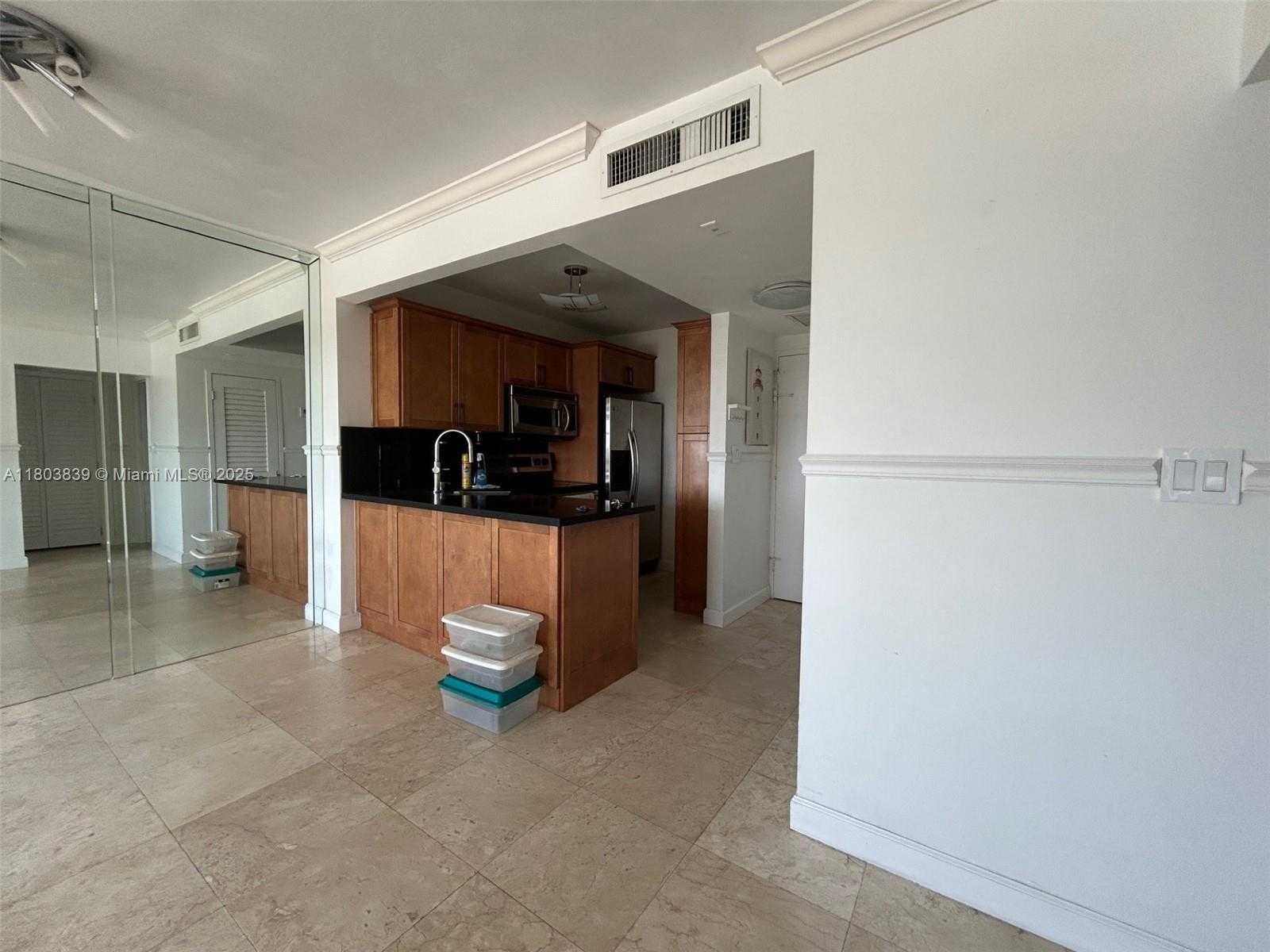 Small Image of 2899 COLLINS AVE #1538, Miami Beach Number 5