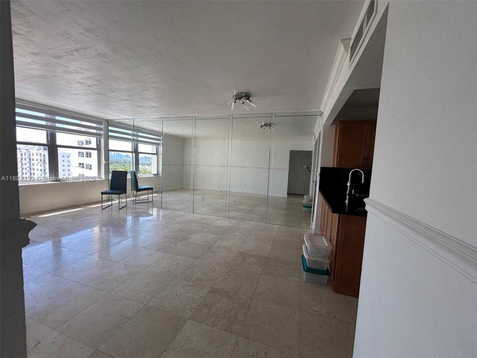 Small Image of 2899 COLLINS AVE #1538, Miami Beach Number 6