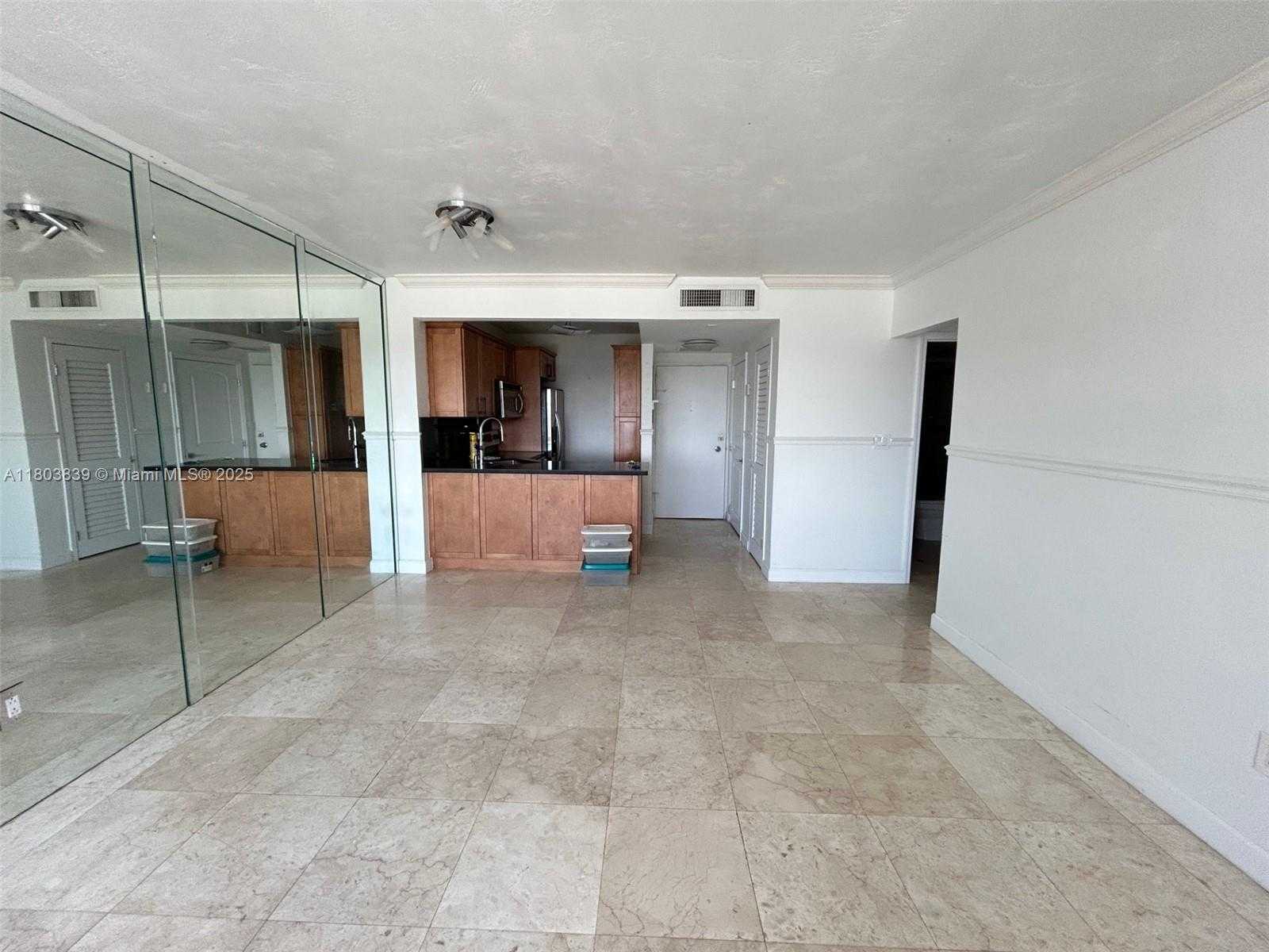 Small Image of 2899 COLLINS AVE #1538, Miami Beach Number 7