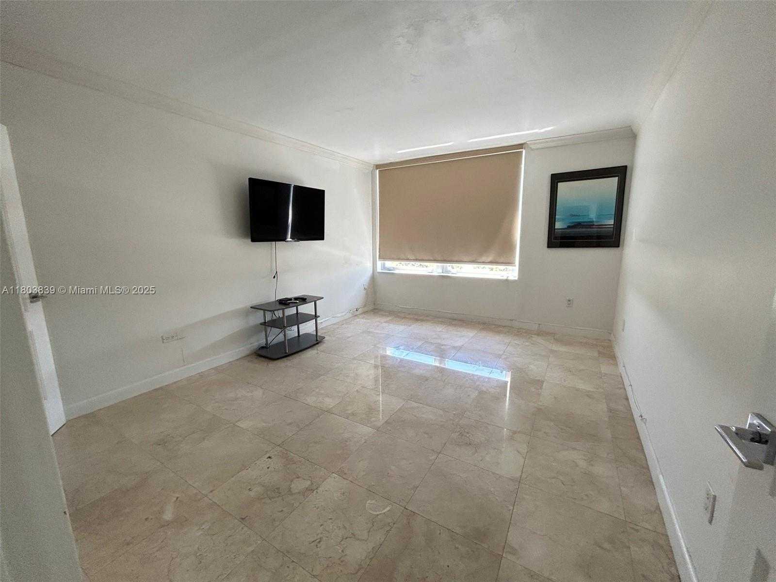 Small Image of 2899 COLLINS AVE #1538, Miami Beach Number 9