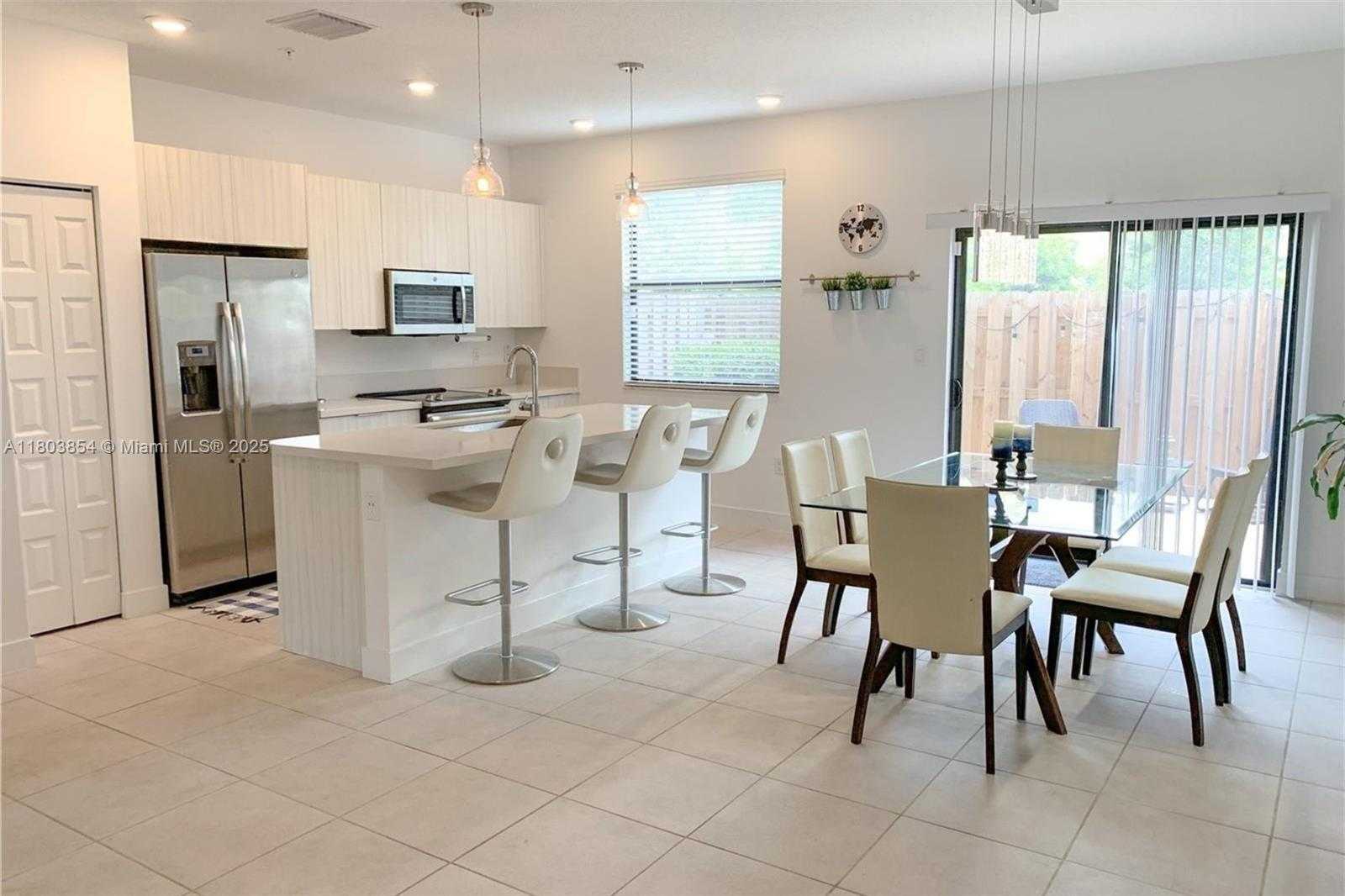 Small Image of 10431 NORTH WEST 82ND ST #8, Doral Number 6