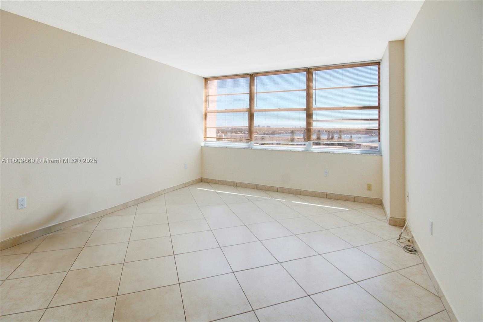 Small Image of 18011 BISCAYNE BLVD #1103, Aventura Number 5