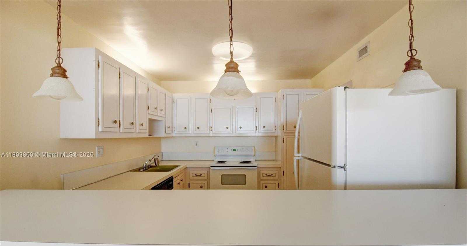 Small Image of 18011 BISCAYNE BLVD #1103, Aventura Number 6