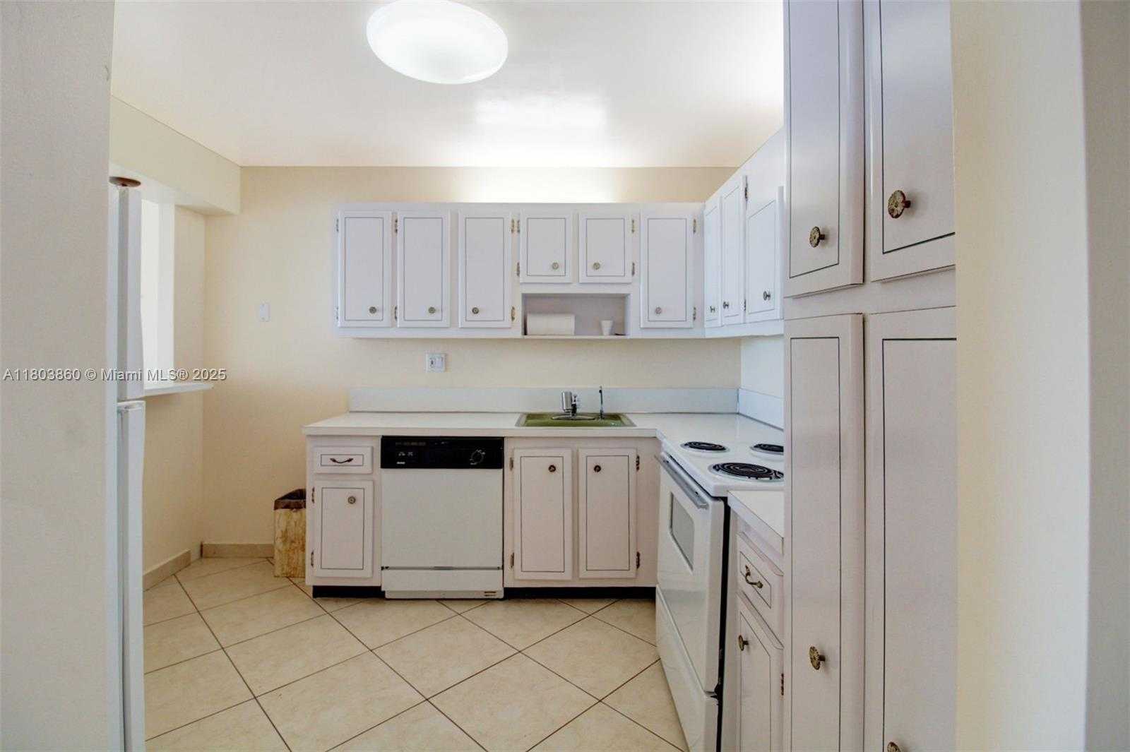 Small Image of 18011 BISCAYNE BLVD #1103, Aventura Number 7