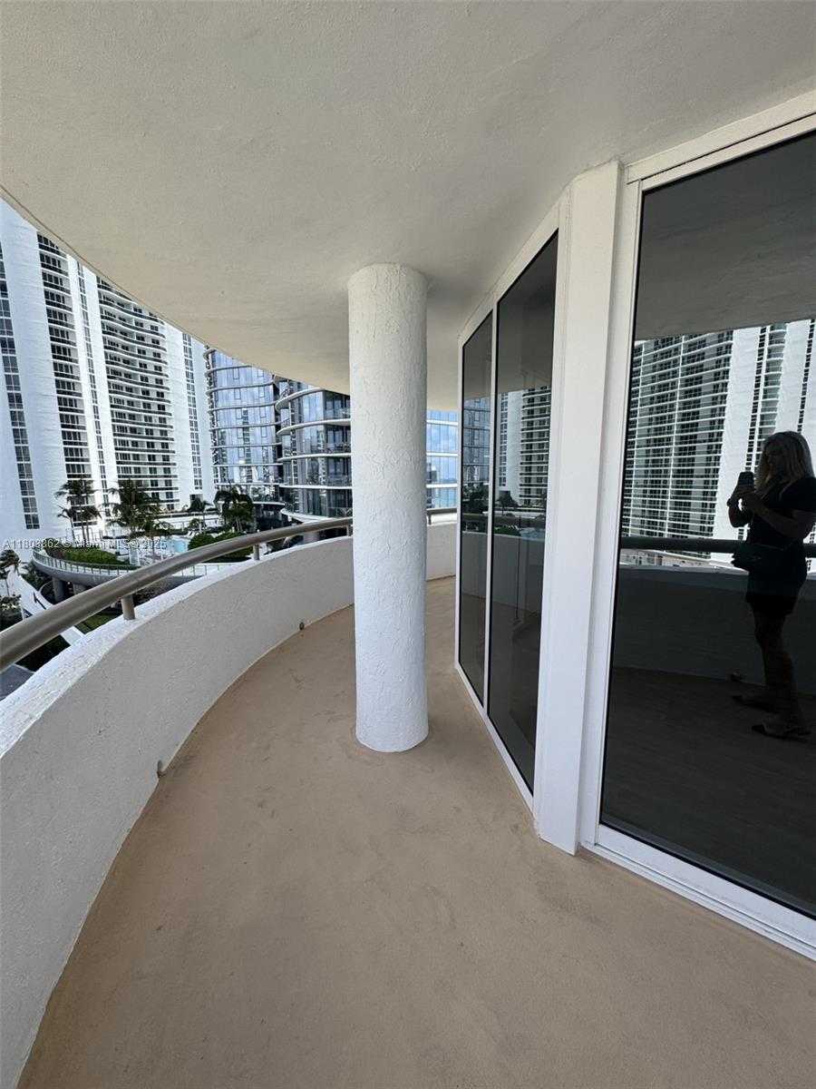 Small Image of 15645 COLLINS AV #901, Sunny Isles Beach Number 14