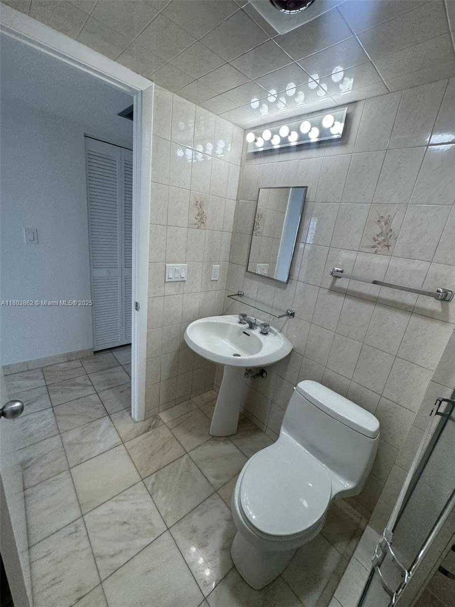 Small Image of 15645 COLLINS AV #901, Sunny Isles Beach Number 21
