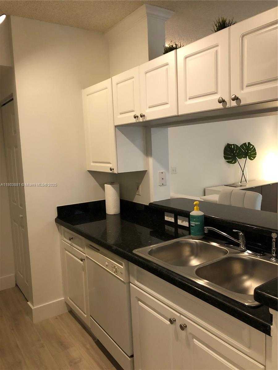 Small Image of 17100 NORTH BAY RD #1511, Sunny Isles Beach Number 13