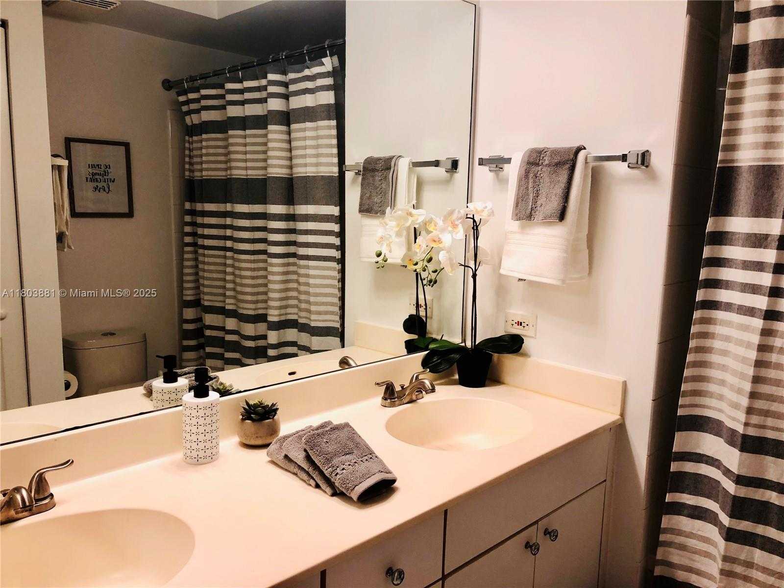 Small Image of 17100 NORTH BAY RD #1511, Sunny Isles Beach Number 22
