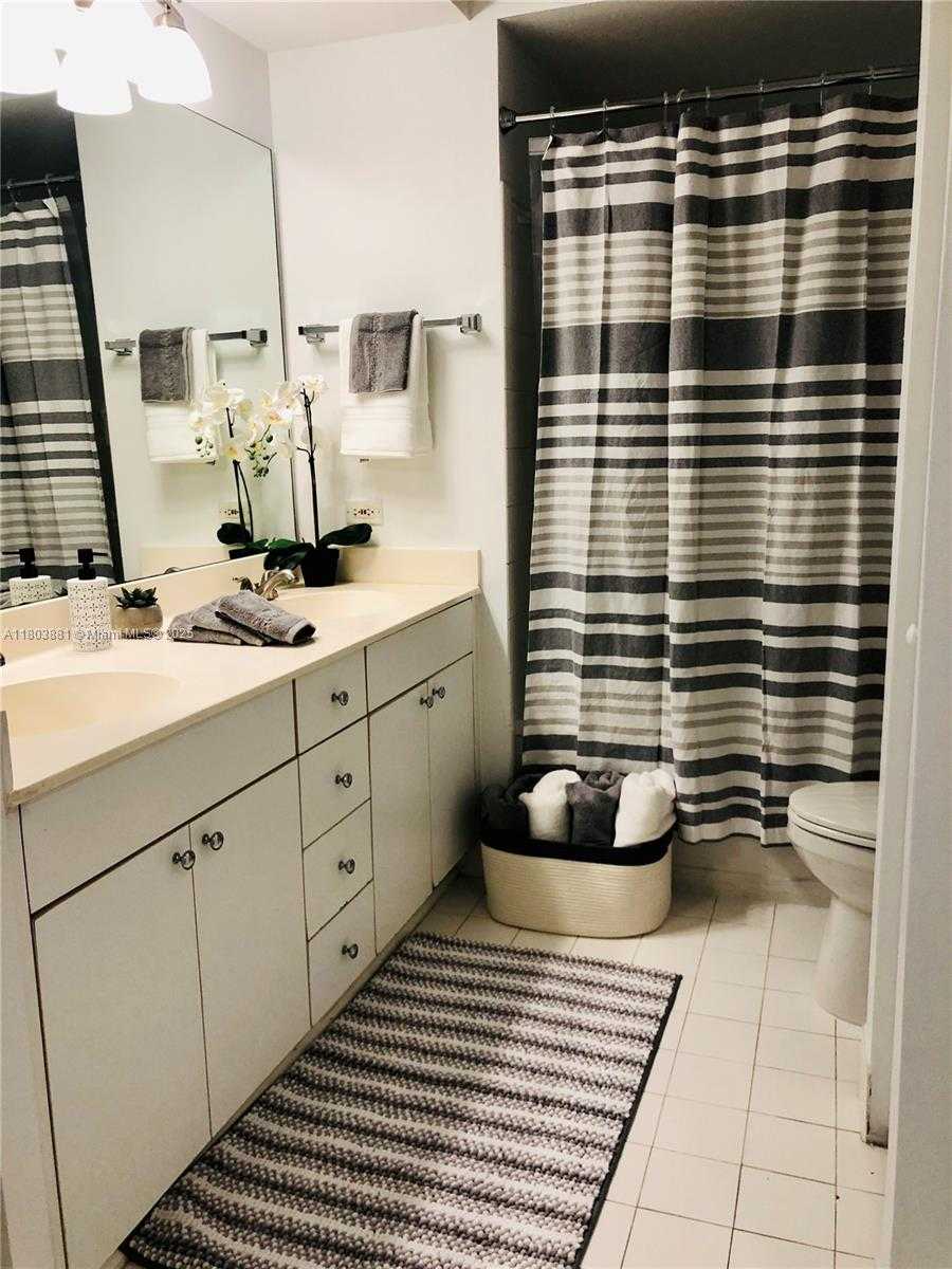 Small Image of 17100 NORTH BAY RD #1511, Sunny Isles Beach Number 23