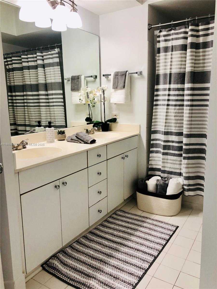 Small Image of 17100 NORTH BAY RD #1511, Sunny Isles Beach Number 24