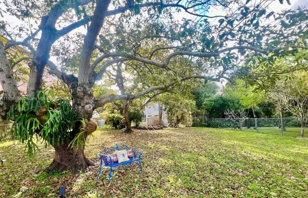 Small Image of 12530 NORTH EAST 4 AVE, North Miami Number 12
