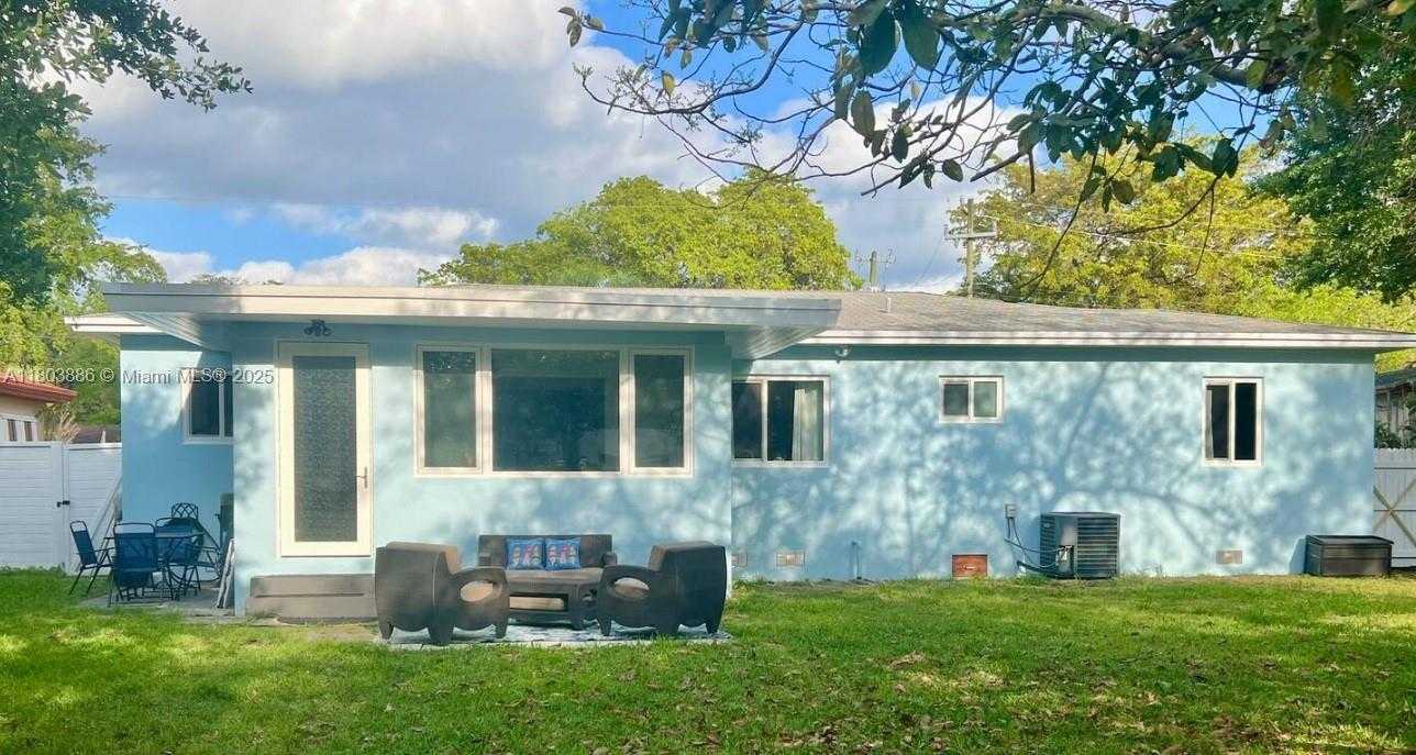 Small Image of 12530 NORTH EAST 4 AVE, North Miami Number 14