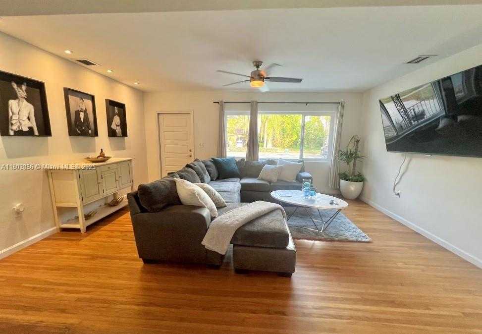 Small Image of 12530 NORTH EAST 4 AVE, North Miami Number 3