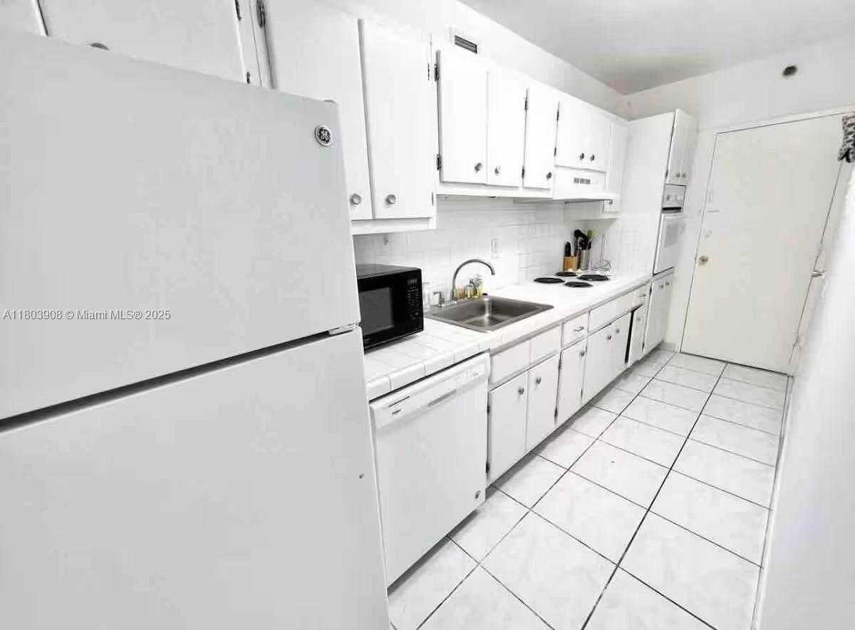 Small Image of 100 LINCOLN RD #1216, Miami Beach Number 3