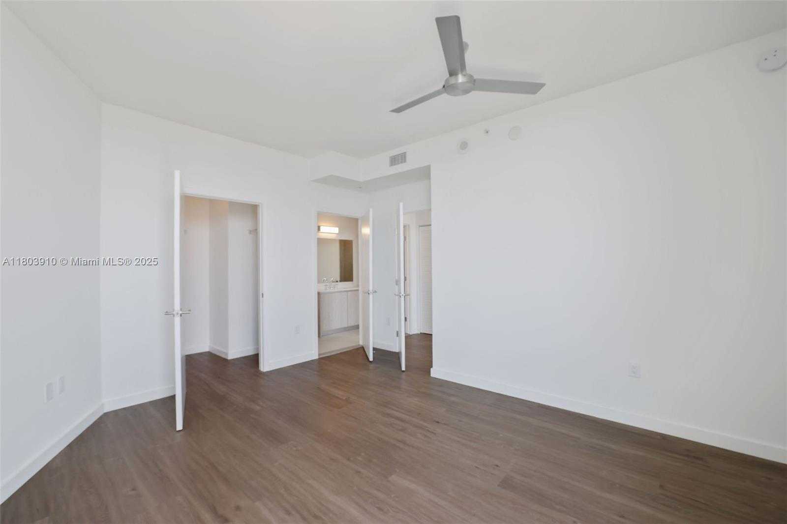 Small Image of 1500 BAY RD #C-0707, Miami Beach Number 23