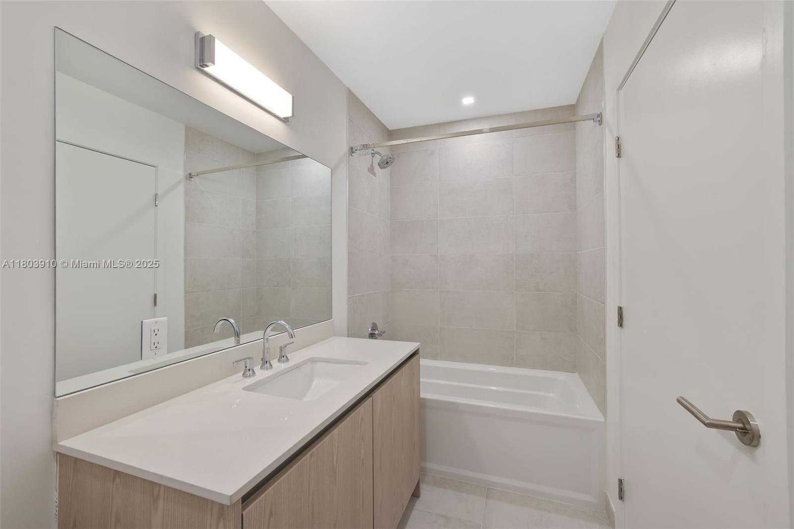 Small Image of 1500 BAY RD #C-0707, Miami Beach Number 24