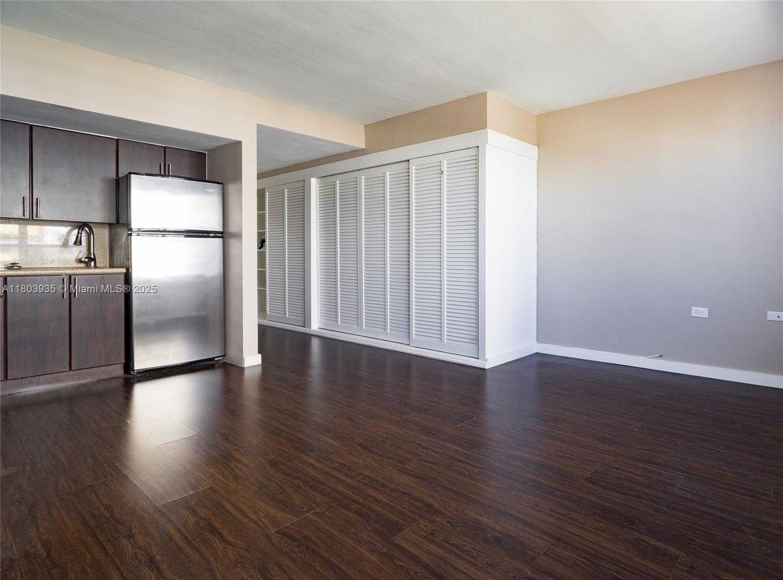 Small Image of 1250 WEST AVE #9R, Miami Beach Number 3